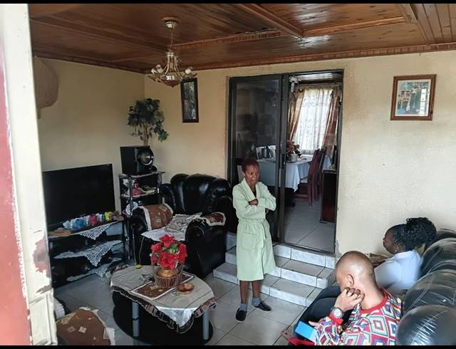 2 BEDROOM HOUSE FOR SALE IN TSAKANE EXT 5